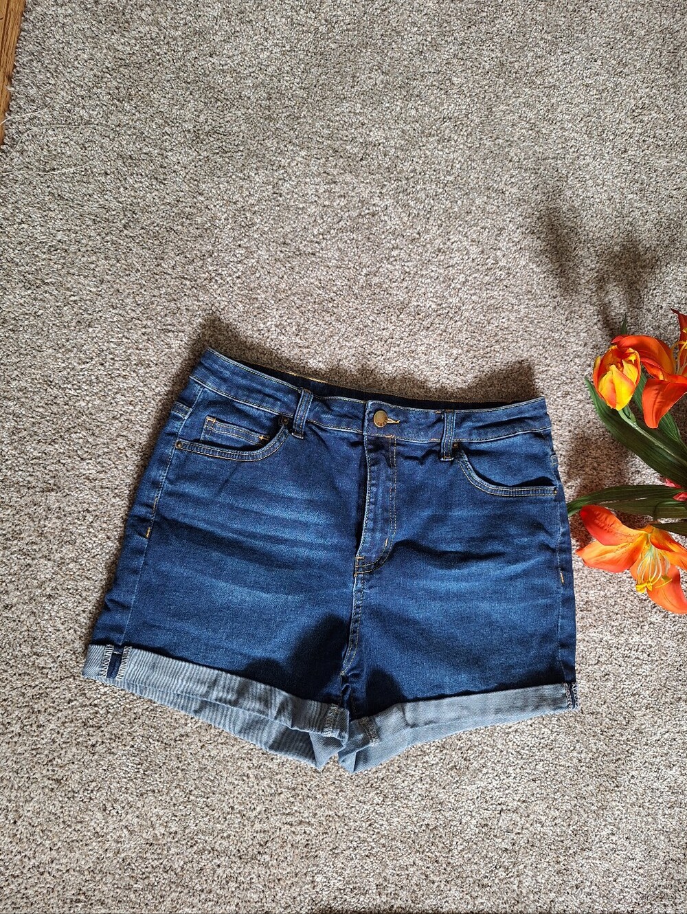 Shein Dark denim shorts with rolled hems, size XL